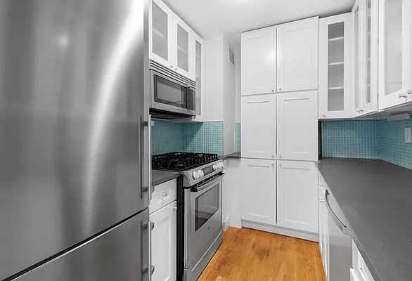 Rented by SR8 REALTY LLC | media 27