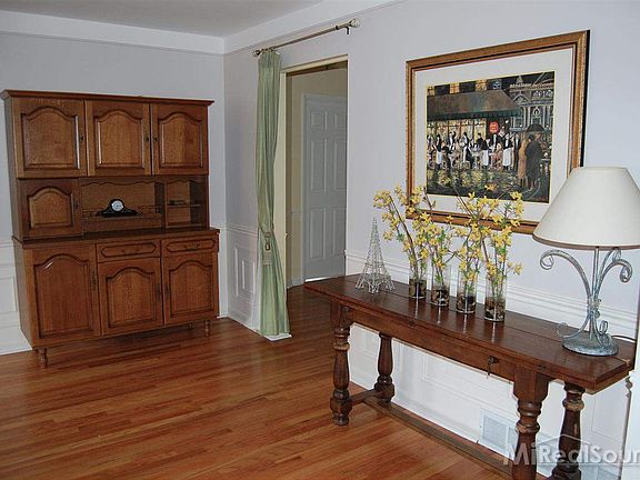 3rd image of 3923 Yorba Linda Blvd