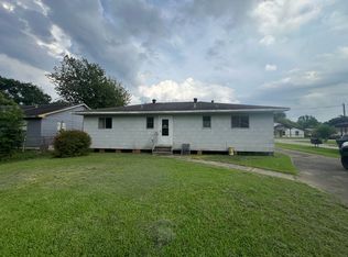 5985 Smith St, Groves, TX 77619