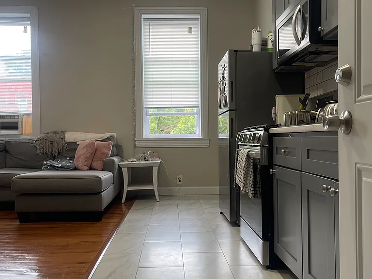 3222 Powelton Ave #2F — Photo 3