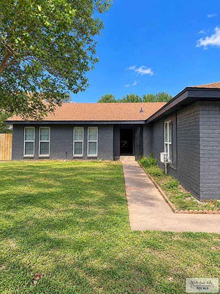 5 bed, 3.0 bath, 1956 sqft, $2,300 — Photo 1
