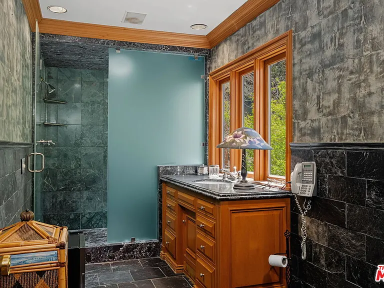 575 N Beverly Glen Blvd — Photo 27
