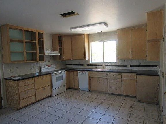3rd image of 16259 Forest Ave