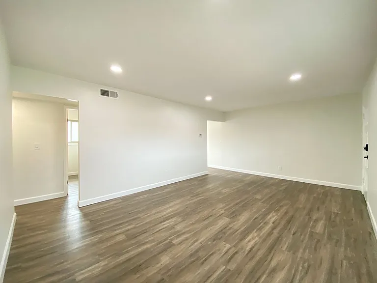 El Camino Grove Apartment Homes — Photo 2