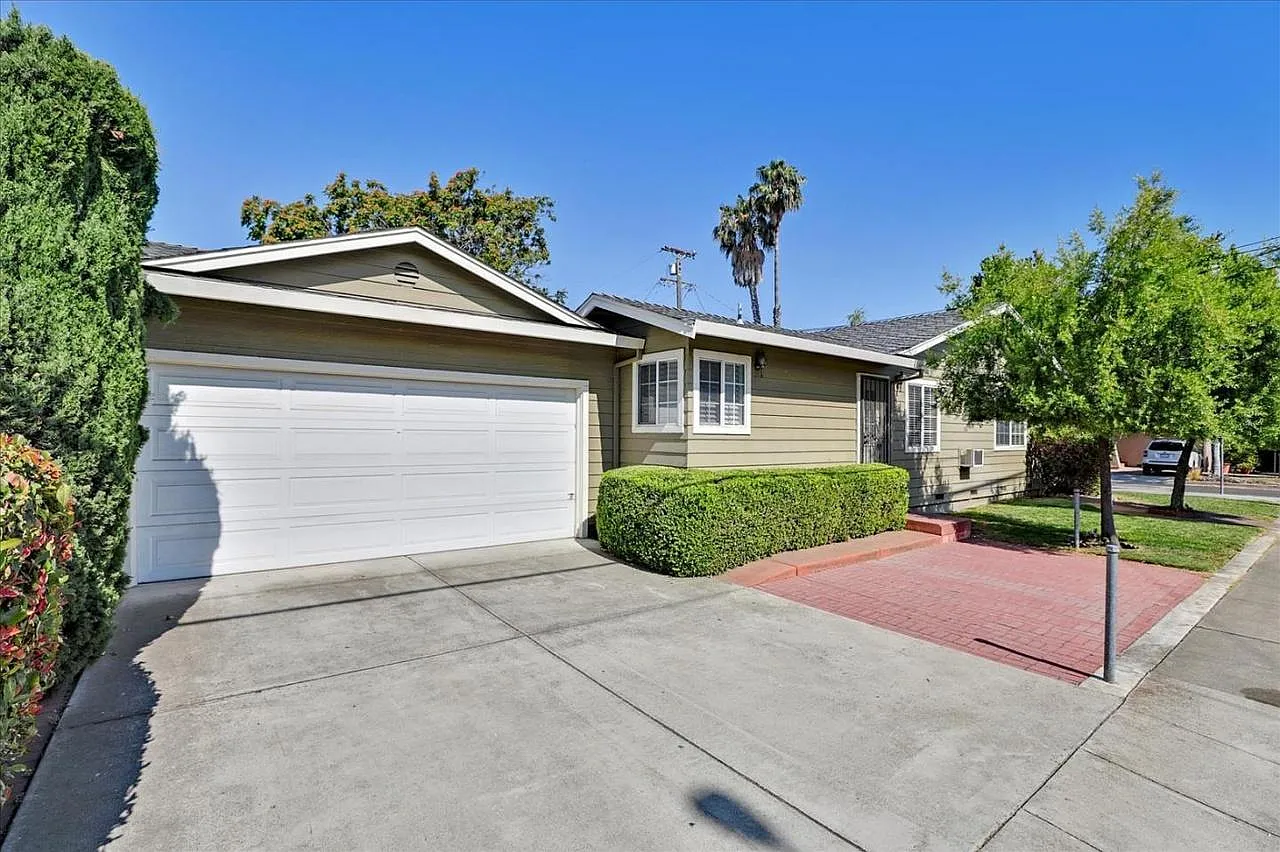 2 bed, 920 sqft, $3,300 — Photo 4