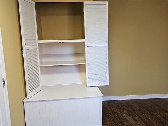 4th image of 324 Ringwood Ave #3