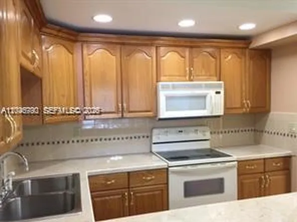 9301 SW 92nd Ave APT A211, Miami, FL 33176