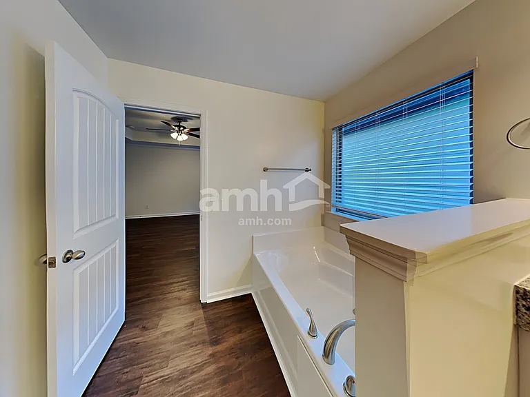 977 Grenier Ter — Photo 11