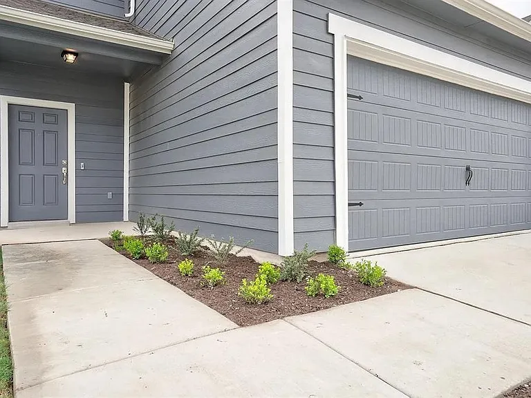 209 Majestic Cedar Dr — Photo 2