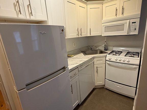 2nd image of 548 W 50th St APT 4FE