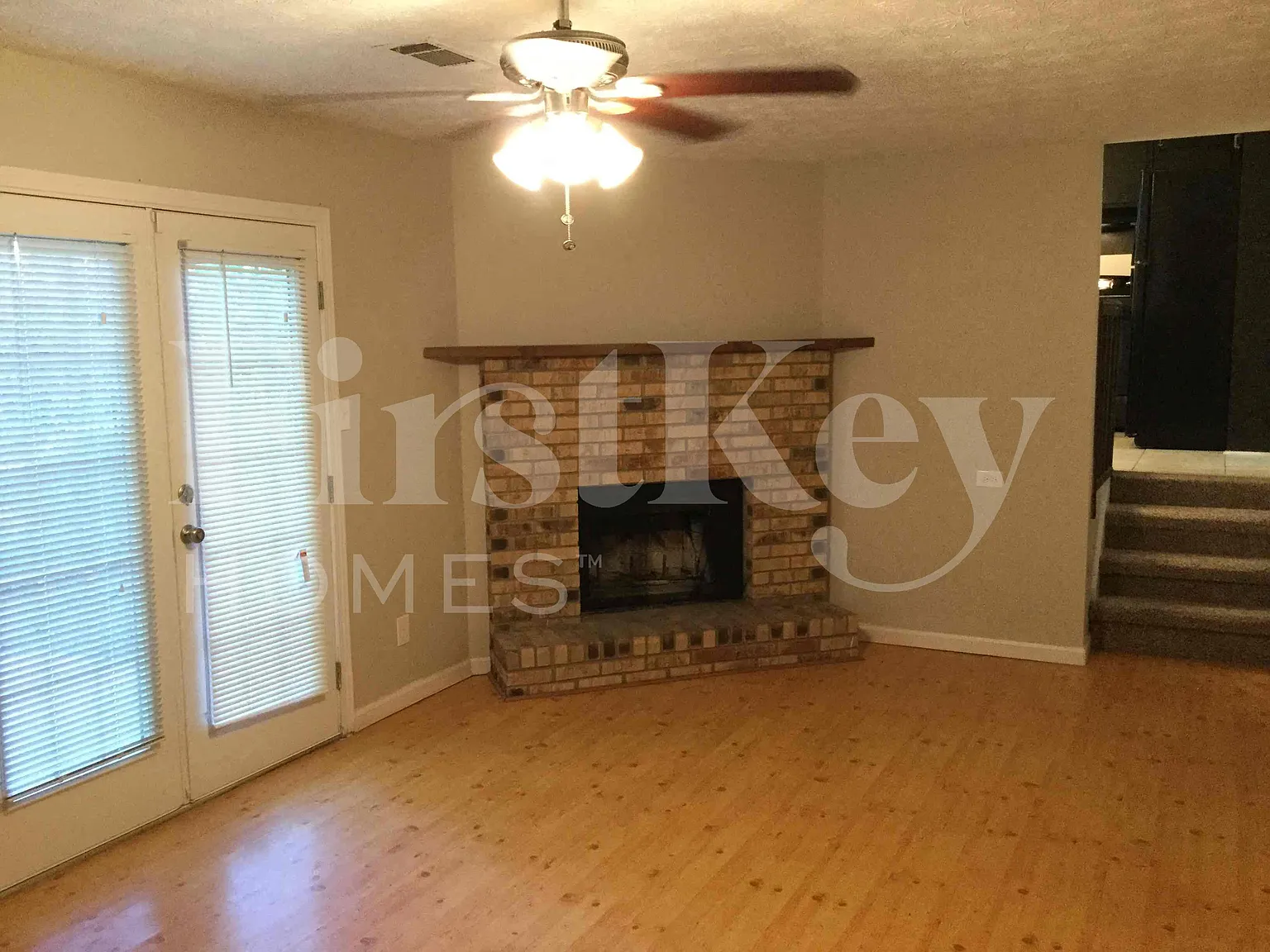 3 bed, 2.5 bath, 1570 sqft, $2,000 — Photo 2