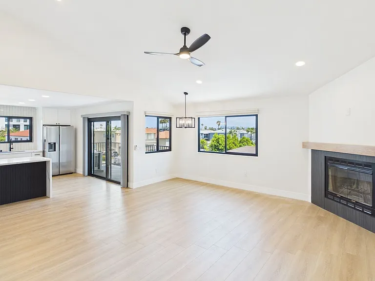GS - 3129 Emerson — Photo 11