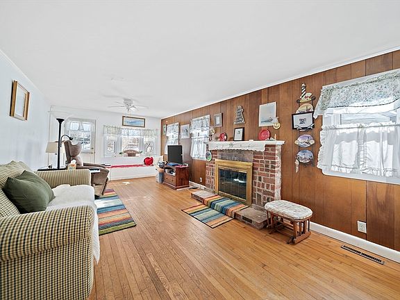 3rd image of 116 Greenvale Ave
