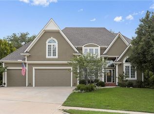 6124 National Dr, Parkville, MO 64152