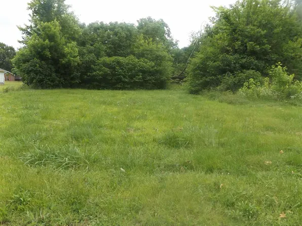 303 E 2nd St, Trenton, TN 38382