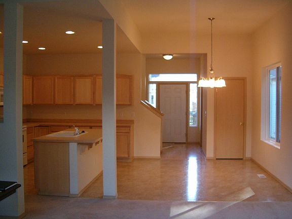 3rd image of 527 Roycroft Dr NW