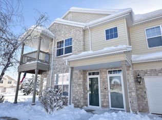 N17W26522 Meadowgrass Cir UNIT B, Pewaukee, WI 53072