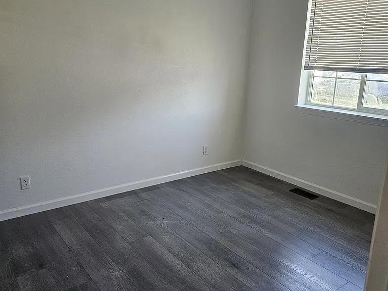 5155 N Abbey Ct — Photo 4