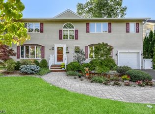 830 Harristown Rd, Glen Rock, NJ 07452