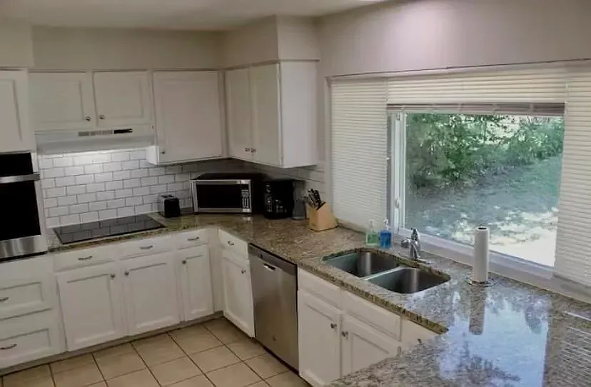 3 bed, 1403 sqft, $1,950 — Photo 3