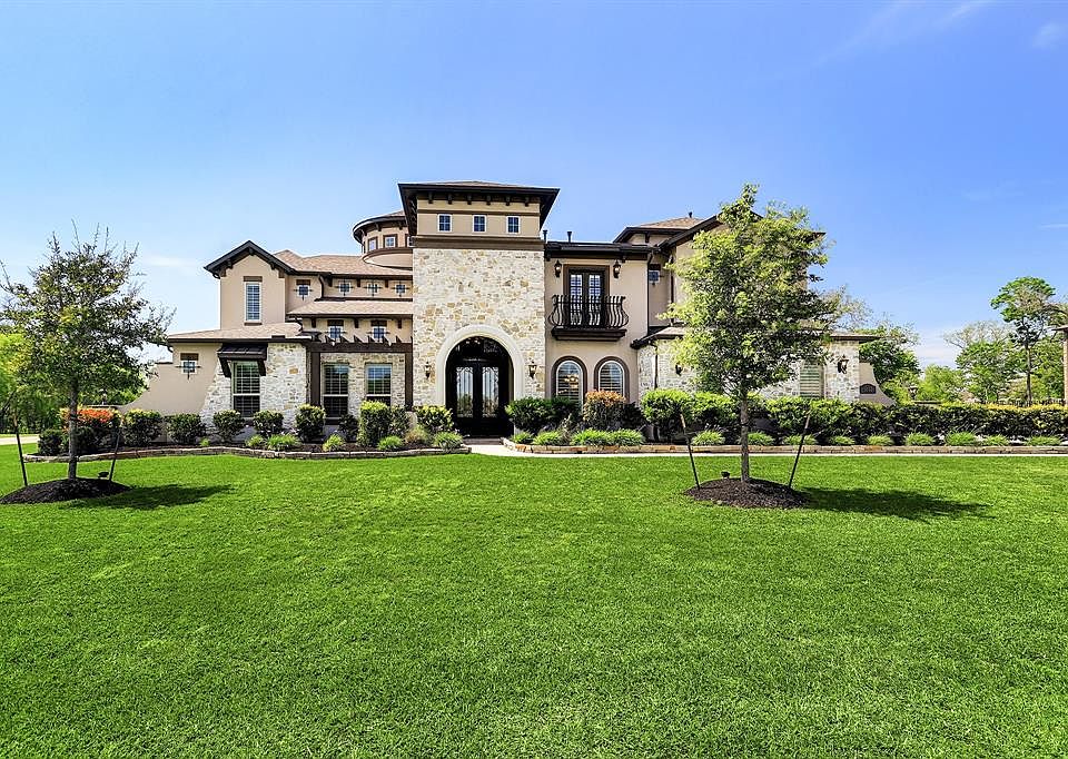 Welcome to this wonderful home situated on just over an acre.