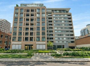 400 Wellington St W #802, Toronto, ON
