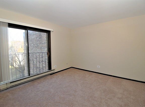 5th image of 160 S Waters Edge Dr
