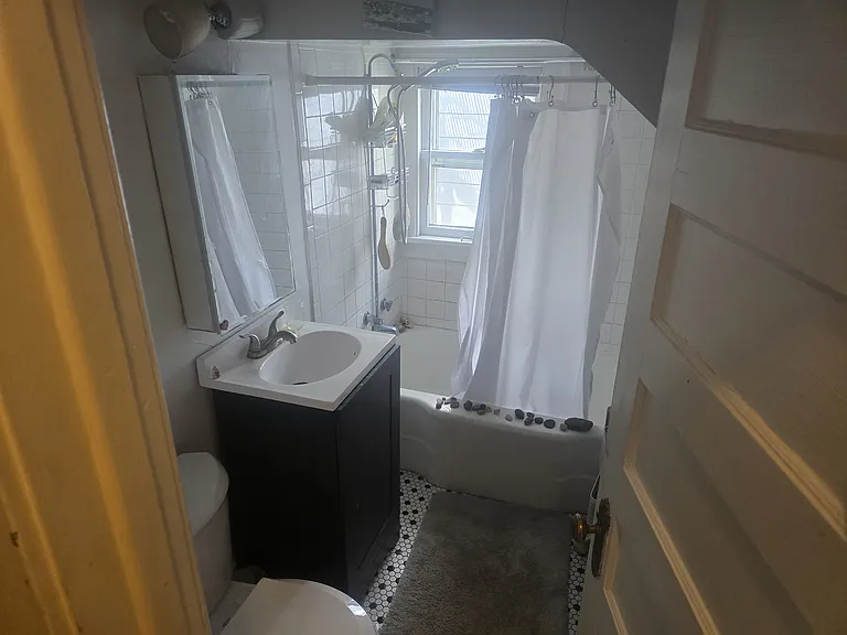 2404 Fremont Ave S #5 — Photo 7