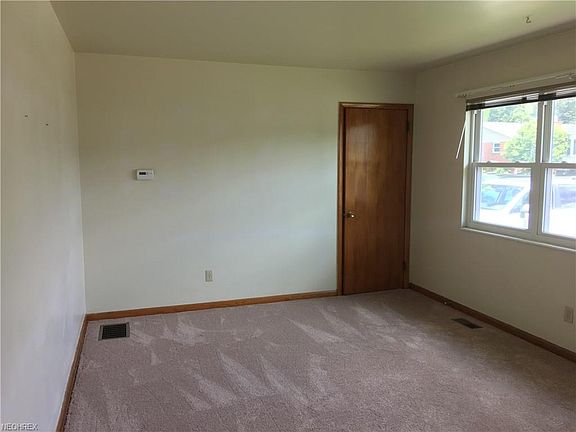 4th image of 4401 Uhl St