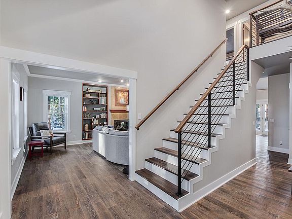 4th image of 73 Riverwood Dr