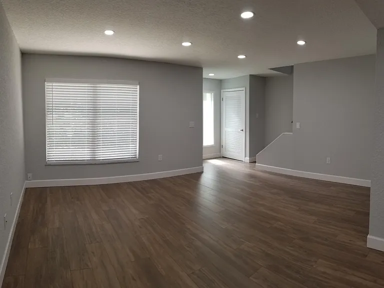 1548 Gulfview Dr — Photo 7
