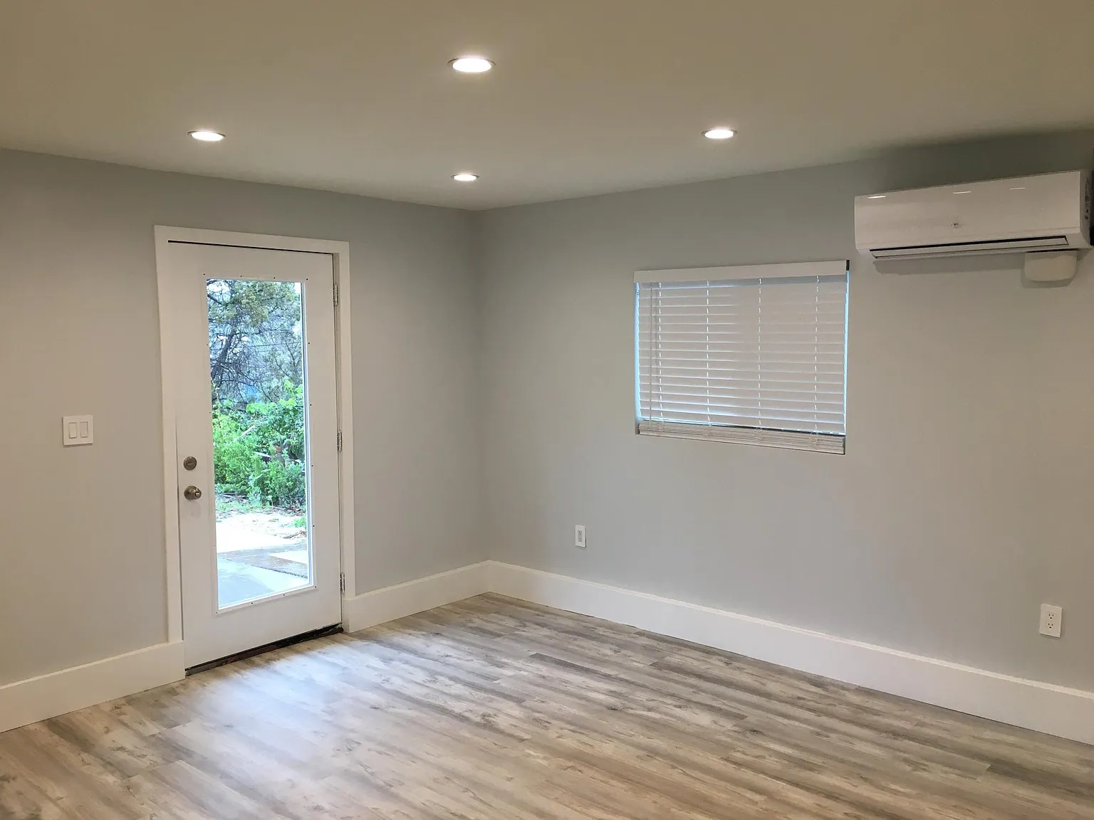Studio, 350 sqft, $1,600 — Photo 4