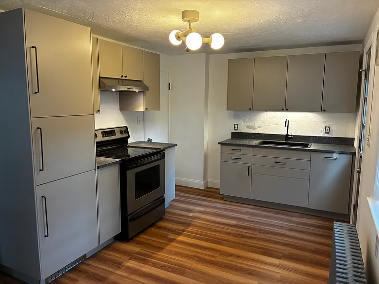 256-258 Lowden St #258 — Photo 2