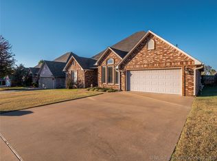 1207 Stonegate Ln, McAlester, OK 74501