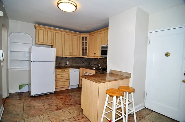 Rented by CENTURY 21 Sunny Gardens Realty, Inc. | media 34
