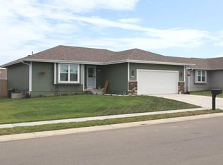 308 SE 44th St, Topeka, KS 66609