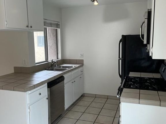 4th image of 4561 Terrace Dr #3
