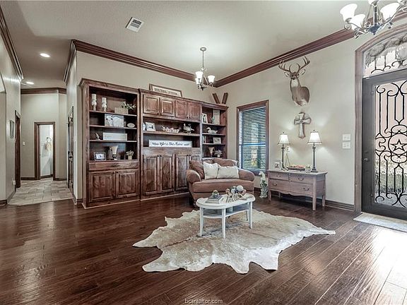 5th image of 9792 Lancaster Dr