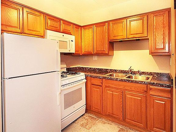 5th image of 7233 Dixon St #12