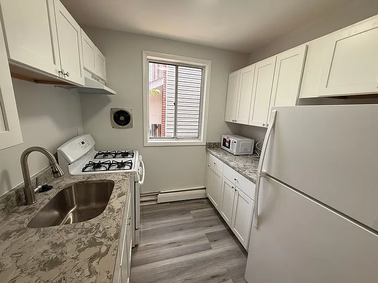 5821 Field Pl NE — Photo 4