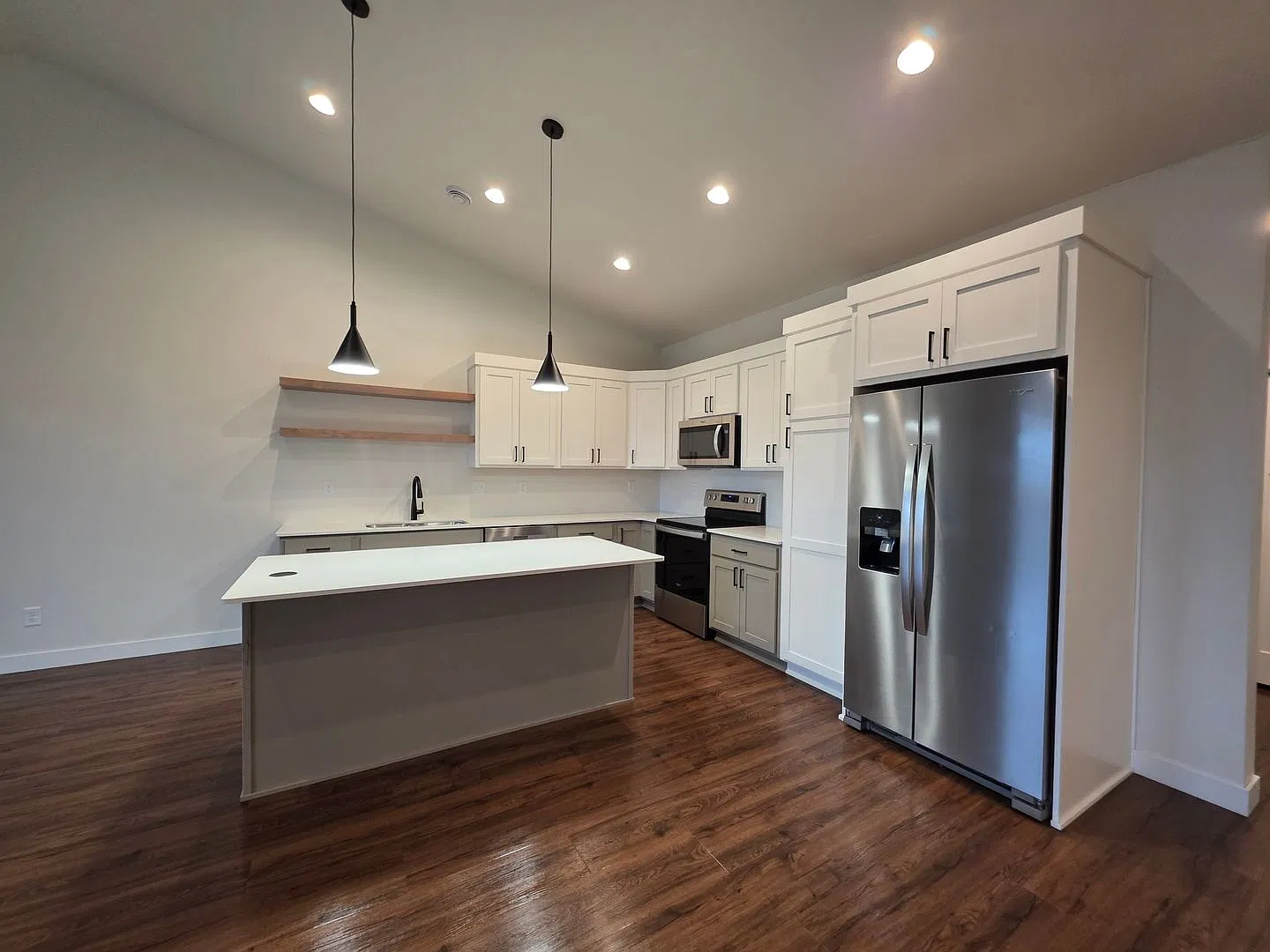 3 bed 2 bath Twinhome for rent — Photo 2
