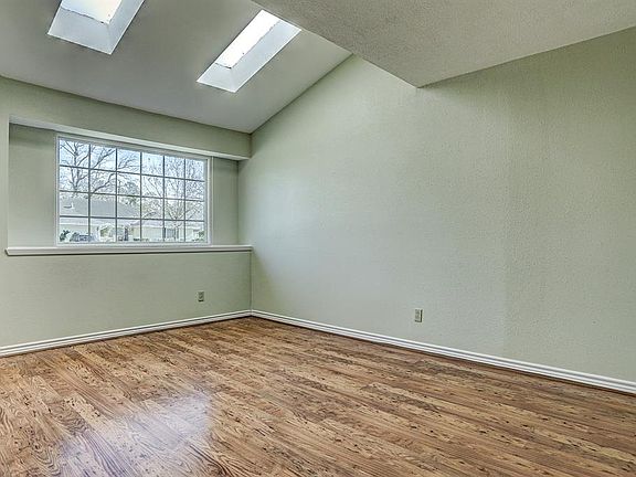 Skylights bring in the light in the dining room!