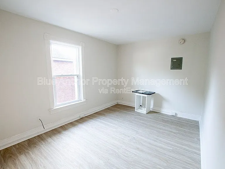 195 Albert St #3 — Photo 2