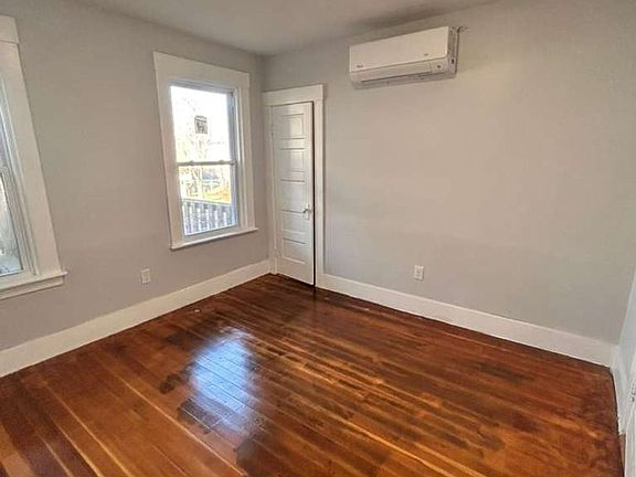 5th image of 67 Fairlawn Ave #1