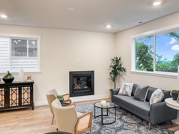 3rd image of 1524 NE 70th St