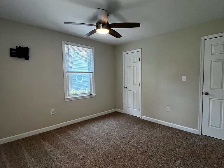 120 N Huron Dr — Photo 8