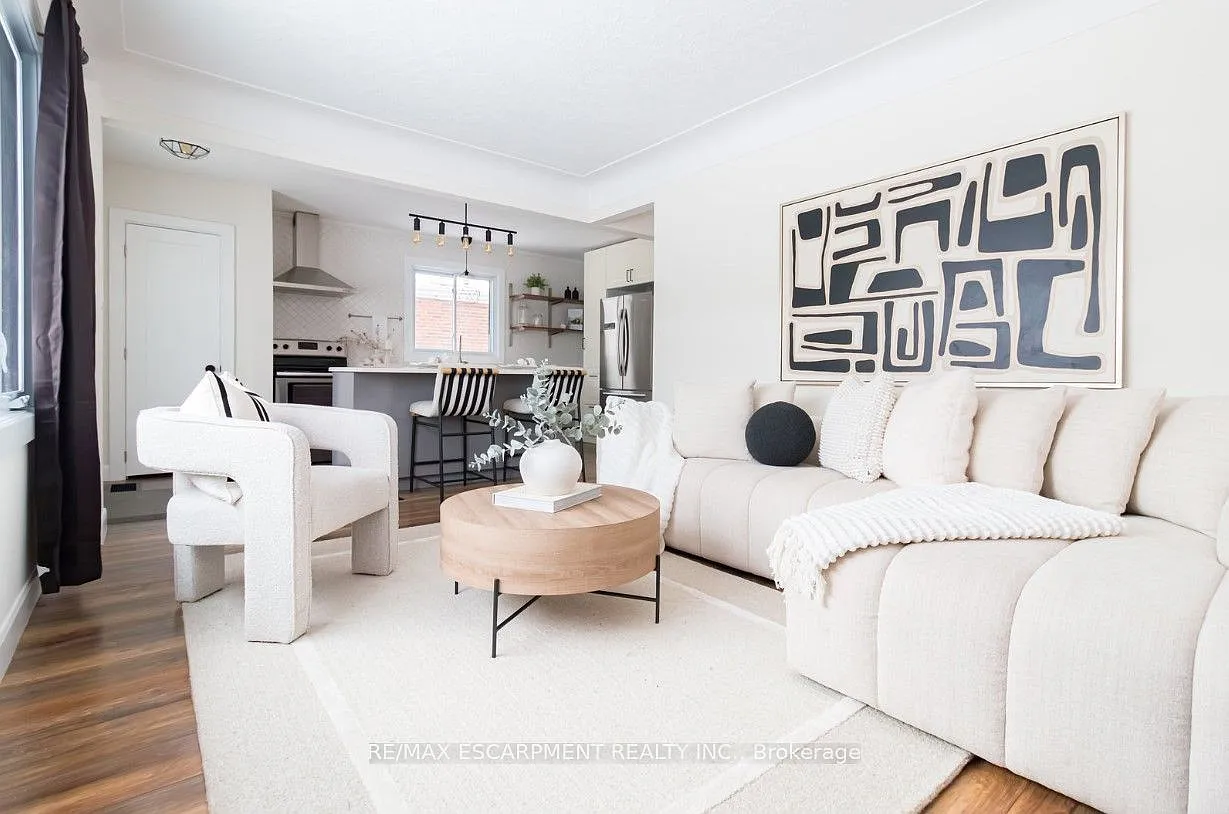 3 bed, $2,400 — Photo 4
