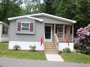 4 Hillside Vlg, Oxford, NJ 07863