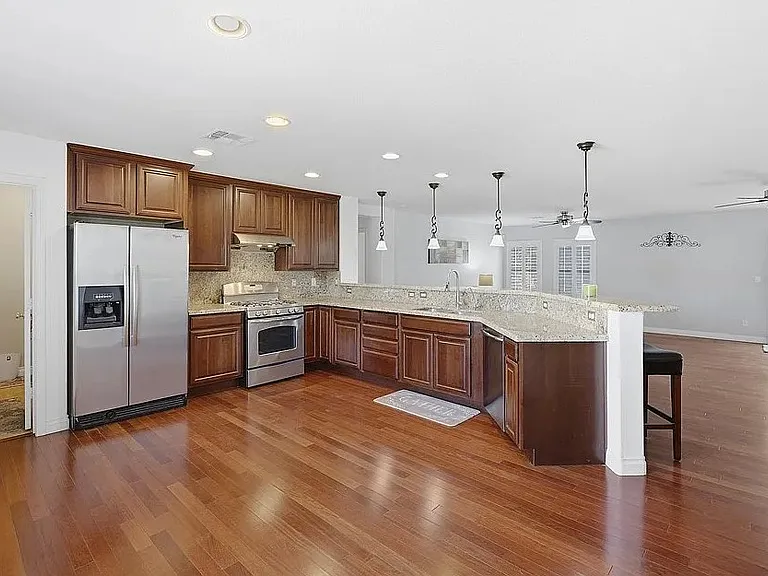2725 Peekskill Ave — Photo 2