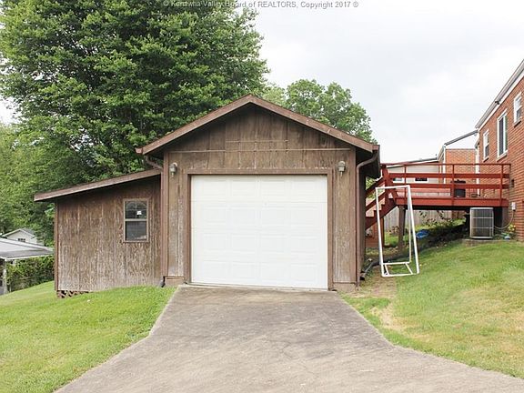 5th image of 204 Caroline Dr